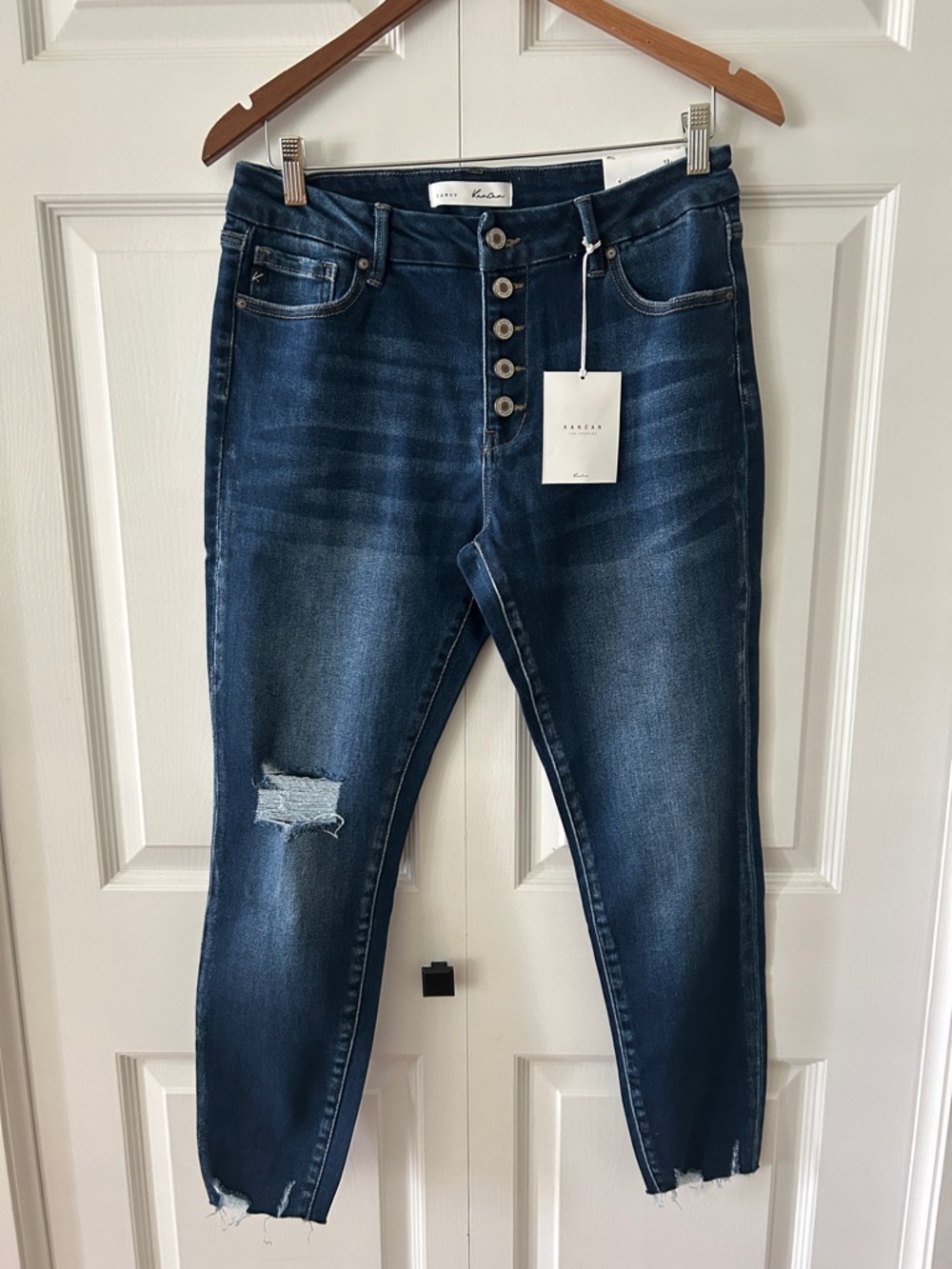NWT KanCan Curvey Destroyed Button Fly Skinny Jeans Sz 31
